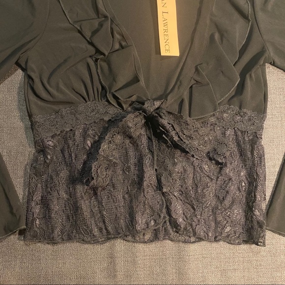 🛍3/$35🛍 Lace Cardigan - Picture 2 of 4